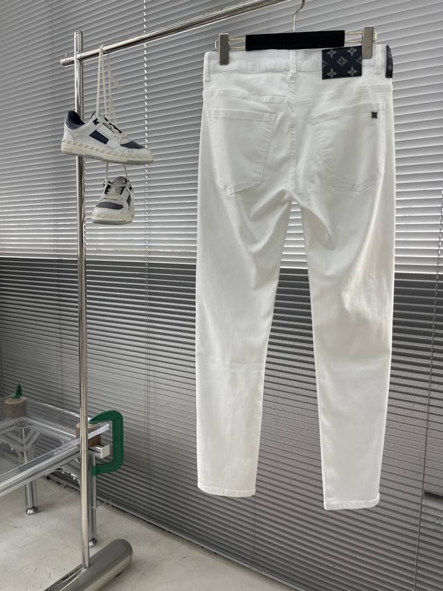 驴牌 2025春夏最新推出 直筒 牛仔裤 新品！重工水洗牛仔面料，定制面料和一般牛仔布料比起来，更加柔软舒适！超重工洗水工艺 双工艺洗水 整条裤子，手感舒适，细