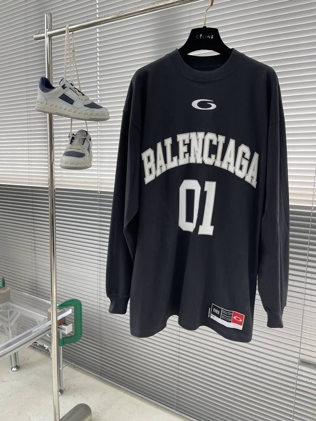 Balenciag 24Fw新款字母印花圆领长袖T恤宽松版型！ 男女同款 码数：S.M.L S码衣长80 胸围114 肩宽57 M码衣长81 胸围118 肩宽5