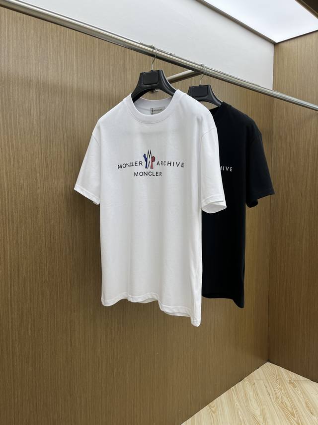 新品 Mon 2540春夏新款男女同款短袖圆领T恤，极具个性高级风，标志Logo印花工艺设计！定制纯棉面料！一款简约高级的时尚单品，穿搭魅力十分高级不俗的时尚产