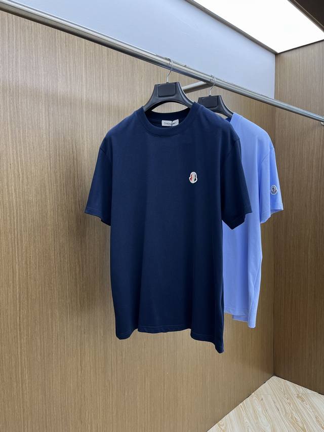新品 Mon 2540春夏新款男女同款短袖圆领T恤，极具个性高级风，标志Logo印花工艺设计！定制纯棉面料！一款简约高级的时尚单品，穿搭魅力十分高级不俗的时尚产