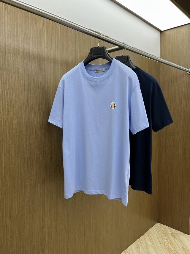 新品 Mon 2540春夏新款男女同款短袖圆领T恤，极具个性高级风，标志Logo印花工艺设计！定制纯棉面料！一款简约高级的时尚单品，穿搭魅力十分高级不俗的时尚产