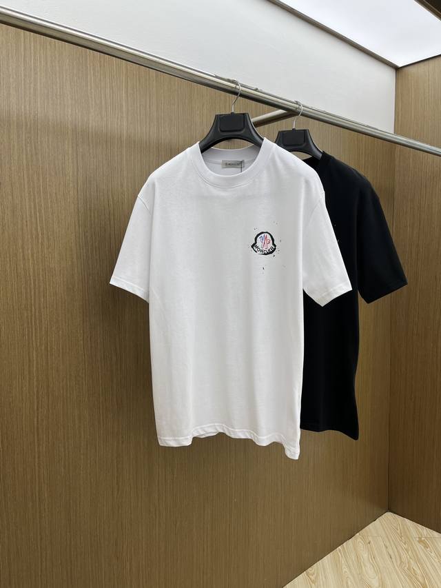 新品 Mon 2540春夏新款男女同款短袖圆领T恤，极具个性高级风，标志Logo印花工艺设计！定制纯棉面料！一款简约高级的时尚单品，穿搭魅力十分高级不俗的时尚产