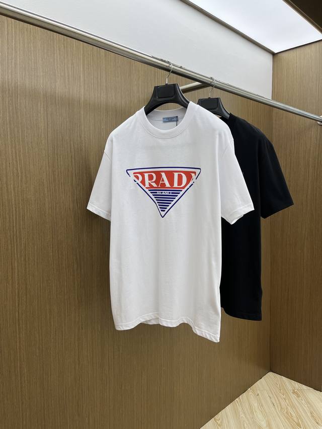 新品 Pd 2540春夏新款男女同款短袖圆领T恤，极具个性高级风，标志Logo印花工艺设计！定制纯棉面料！一款简约高级的时尚单品，穿搭魅力十分高级不俗的时尚产物