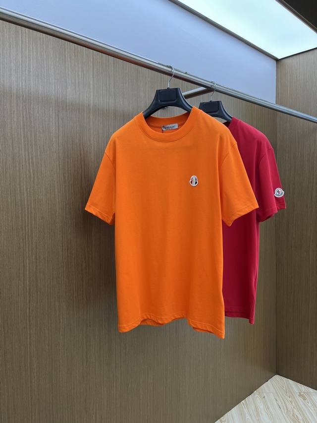 新品 Mon 2540春夏新款男女同款短袖圆领T恤，极具个性高级风，标志Logo印花工艺设计！定制纯棉面料！一款简约高级的时尚单品，穿搭魅力十分高级不俗的时尚产