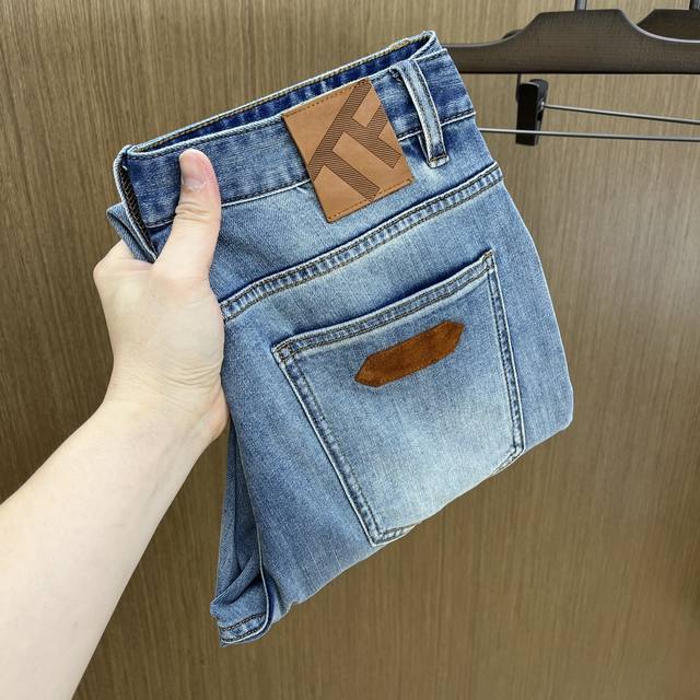新款 Tf 高端定制、2025春夏最新款劲爆牛仔裤 柜台同步发售 进口固色面料 原版定制复刻 客供五金辅料 原单品质 重工洗水 做工走线精细 上身绝佳！优选单品