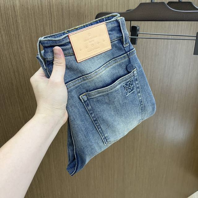 新款 Lv 高端品质 25Ss春夏最新款丹东牛仔裤 柜台同步发售 原版定制复刻 客供五金辅料 原单品质 进口牛仔面料重工洗水 做工走线精细 上身绝佳 Db优选单