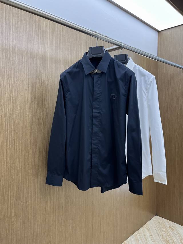 新品 Fd Ss春夏新款时尚简约长袖衬衫，本款轻盈棉质衬衣采用全棉质地面料，经典简约设计搭配，清爽色调，颜色超超超超级赞，这一季最值得入手的单品，简约大气又精致