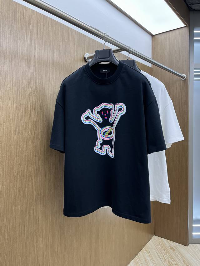 Well Ss夏装新品 专柜在售 最新系列图案Logo短袖T恤 必须人手一件的节奏！ 进口顶极精梳棉面料，极为亲肤舒适 摸上去非常的细腻，质感很好，完美体现立体