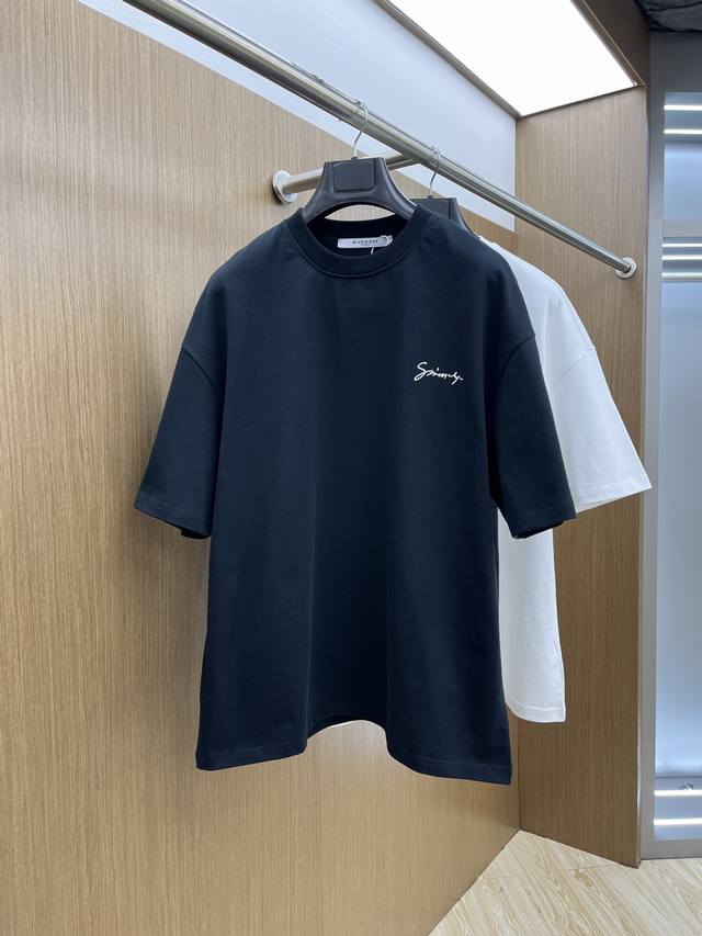 Gvc Ss夏装新品 专柜在售 最新系列图案Logo短袖T恤 必须人手一件的节奏！ 进口顶极精梳棉面料，极为亲肤舒适 摸上去非常的细腻，质感很好，完美体现立体感