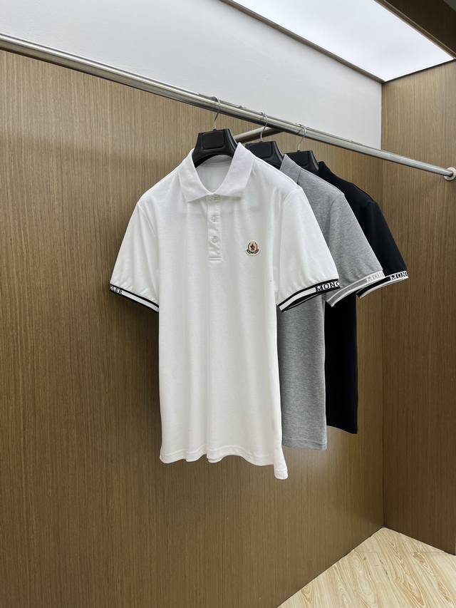 新款 Mon 独家定制工艺款 ,专柜同步2025Ss夏季新品，男士胸前经典徽标标识商务休闲撞色领短袖Polo衫！贸易公司渠道稀出，同步Gw发售！视觉颇为精致美观