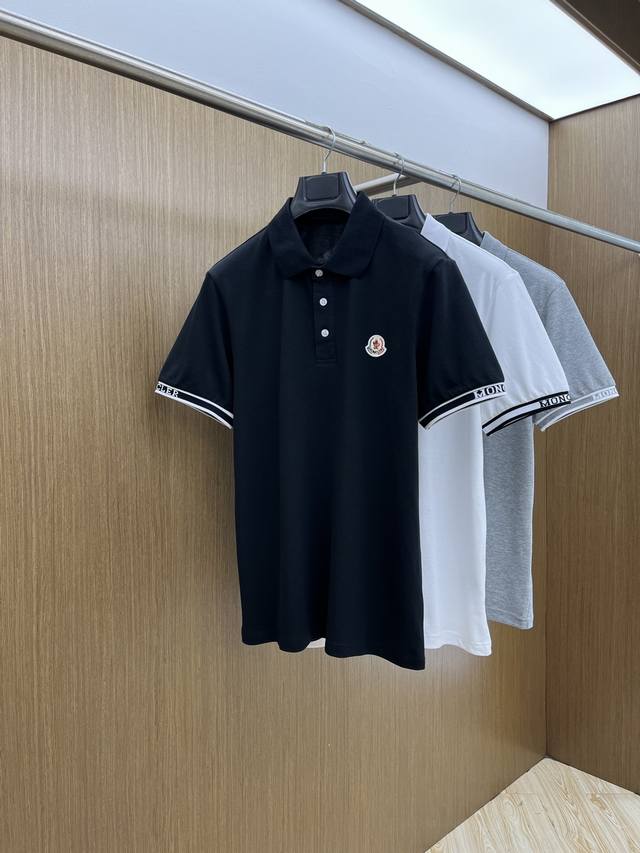 新款 Mon 独家定制工艺款 ,专柜同步2025Ss夏季新品，男士胸前经典徽标标识商务休闲撞色领短袖Polo衫！贸易公司渠道稀出，同步Gw发售！视觉颇为精致美观