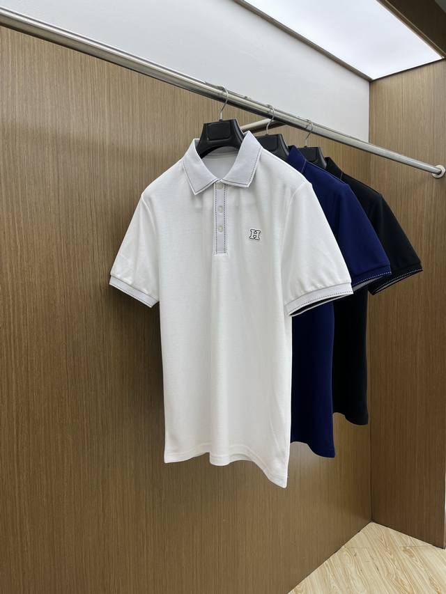 新款 Her 独家定制工艺款 ,专柜同步2025Ss夏季新品，男士胸前经典徽标标识商务休闲撞色领短袖Polo衫！贸易公司渠道稀出，同步Gw发售！视觉颇为精致美观