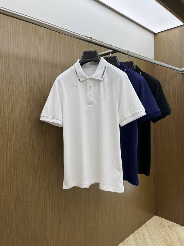新款 Lv 独家定制工艺款 ,专柜同步2025Ss夏季新品，男士胸前经典徽标标识商务休闲撞色领短袖Polo衫！贸易公司渠道稀出，同步Gw发售！视觉颇为精致美观，