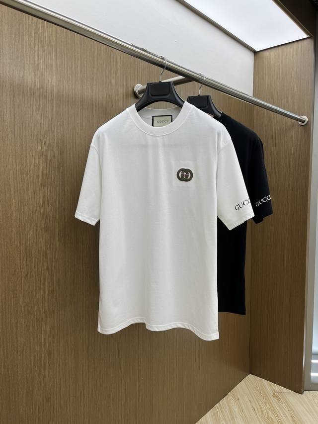 Guc 独家首发 2025早春最新品，专柜同步有售，原单狠货，时尚休闲圆领短袖T恤，上身舒适！吸睛而有亮点，采用进口原版面料，顶级印花刺绣工艺字母图案Logo，
