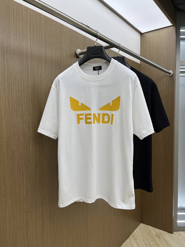 Fd 独家首发 2025早春最新品，专柜同步有售，原单狠货，时尚休闲圆领短袖T恤，上身舒适！吸睛而有亮点，采用进口原版面料，顶级印花刺绣工艺字母图案Logo，简