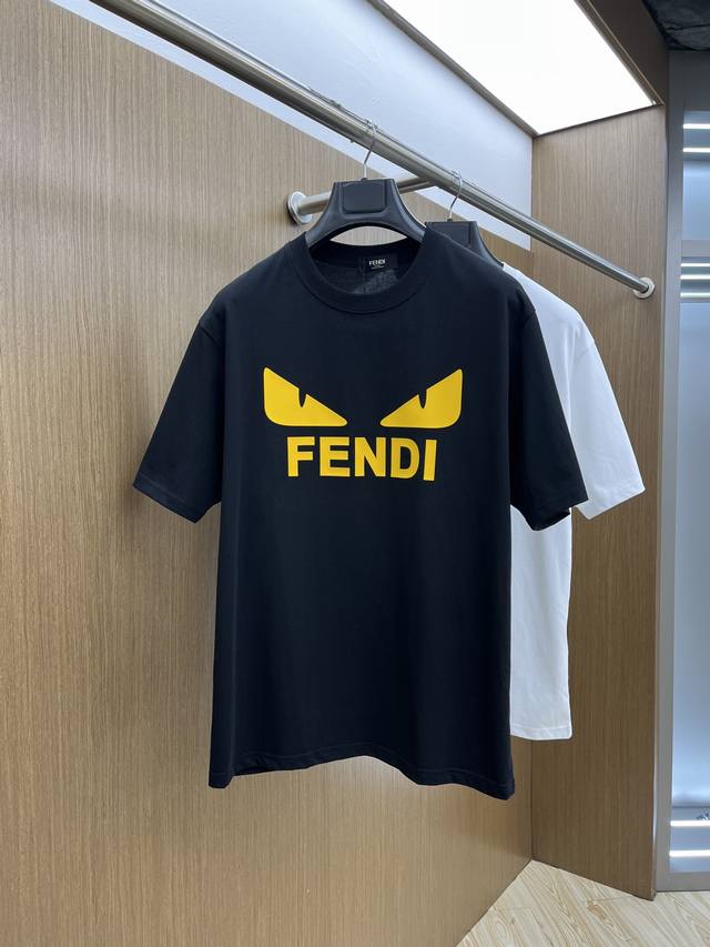 Fd 独家首发 2025早春最新品，专柜同步有售，原单狠货，时尚休闲圆领短袖T恤，上身舒适！吸睛而有亮点，采用进口原版面料，顶级印花刺绣工艺字母图案Logo，简