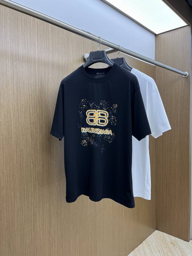 Bbg 独家首发 2025早春最新品，专柜同步有售，原单狠货，时尚休闲圆领短袖T恤，上身舒适！吸睛而有亮点，采用进口原版面料，顶级印花刺绣工艺字母图案Logo，