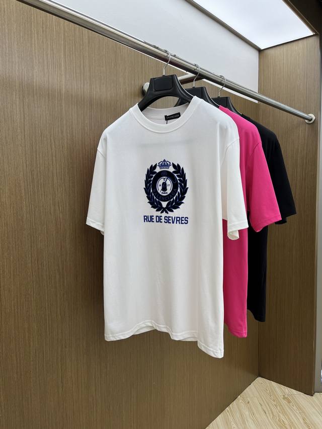 Bbg 独家首发 2025早春最新品，专柜同步有售，原单狠货，时尚休闲圆领短袖T恤，上身舒适！吸睛而有亮点，采用进口原版面料，顶级印花刺绣工艺字母图案Logo，