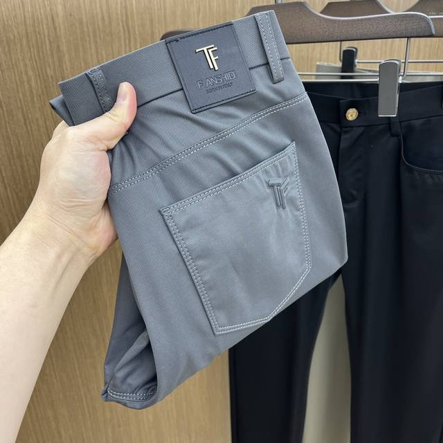 Tf 高端定制、2025早春薄款最新款牛仔裤 柜台同步发售 小脚版型，进口固色面料 原版定制复刻 客供五金辅料 原单品质 重工洗水 做工走线精细 上身绝佳！优选