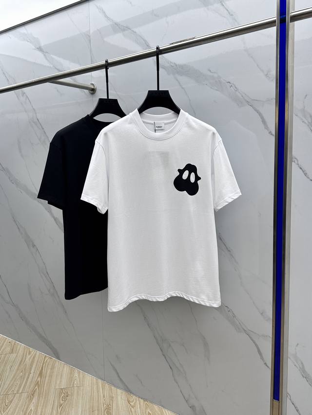 Bbr*巴宝莉 2025Fw春夏新品圆领打底外穿T恤，立体感Logo常规半袖 活性纯棉打底T恤，棉，手感面糯有骨感，柔而有韧性。工艺处理，韧性和抗皱性能得到大幅