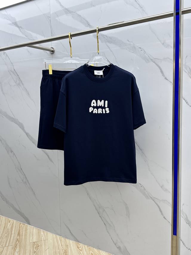 Ami 2025春夏最新款套装，男女款 贸易公司渠道稀出，同步官网发售！基本每一季都会有它的背影所在，期待着所有潮男潮女们的演绎！此款选用客供顶级纯棉洗水材质打
