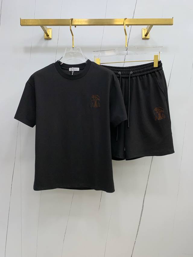 Bc 高端定制 2025春夏新款首发专柜最新款短袖短裤休闲套装 高端订制 设计前卫时尚！品牌Logo重工艺设计 高端定制纯棉面料.手感柔软.穿着舒适.专柜级别精