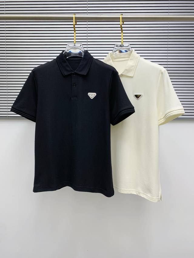 普拉达25Ss新款春夏短袖翻领T恤Polo，最高版本客供定制高端朱地面料简单时尚款，拼色螺纹超级好看！经典Logo简单大方的款式！满满的高级感，四季可穿。简欧风