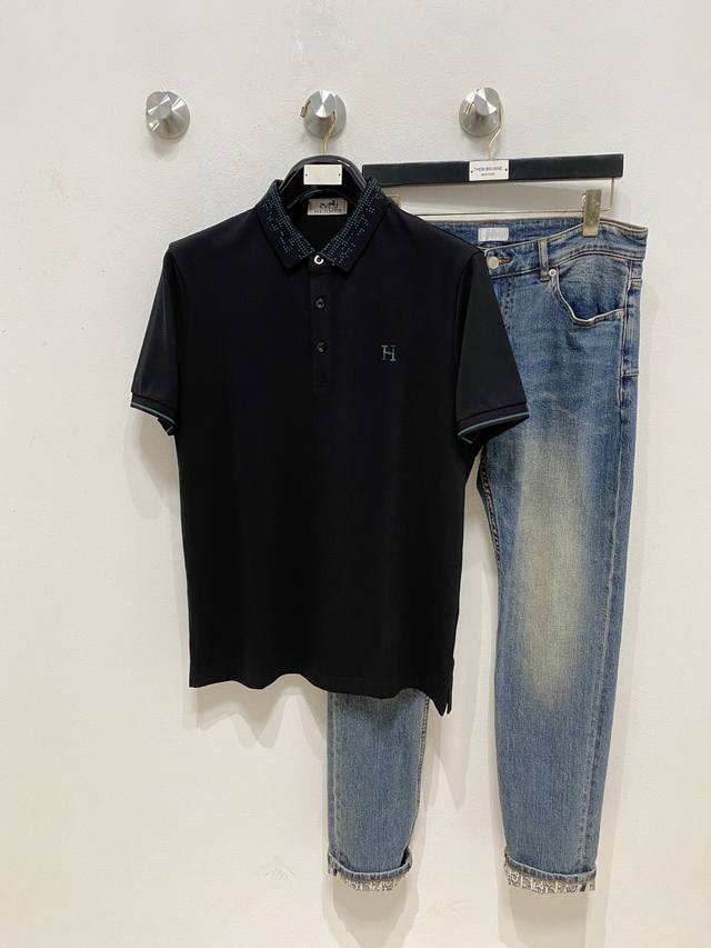爱马仕25Ss新款春夏短袖翻领T恤Polo，最高版本客供定制高端朱地面料简单时尚款，拼色螺纹超级好看！经典Logo简单大方的款式！满满的高级感，四季可穿。简欧风