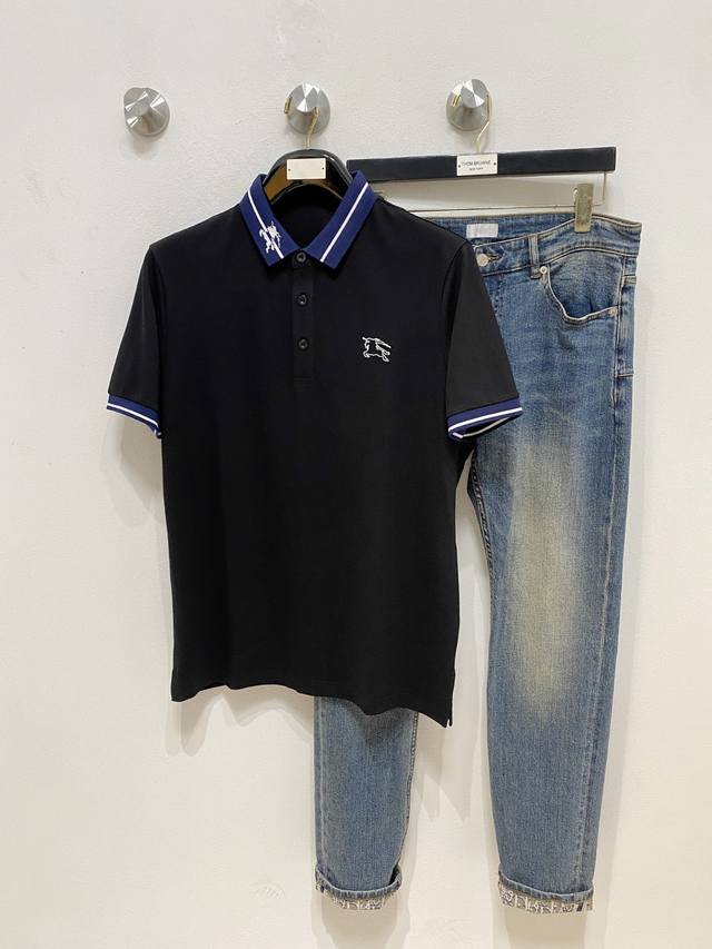 巴宝莉25Ss新款春夏短袖翻领T恤Polo，最高版本客供定制高端朱地面料简单时尚款，拼色螺纹超级好看！经典Logo简单大方的款式！满满的高级感，四季可穿。简欧风