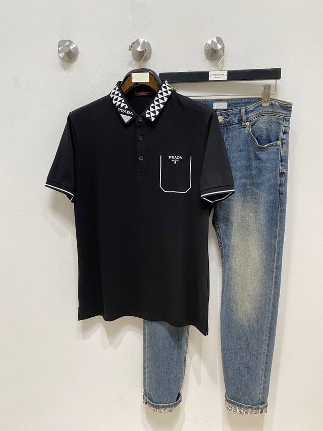 普拉达25Ss新款春夏短袖翻领T恤Polo，最高版本客供定制高端朱地面料简单时尚款，拼色螺纹超级好看！经典Logo简单大方的款式！满满的高级感，四季可穿。简欧风