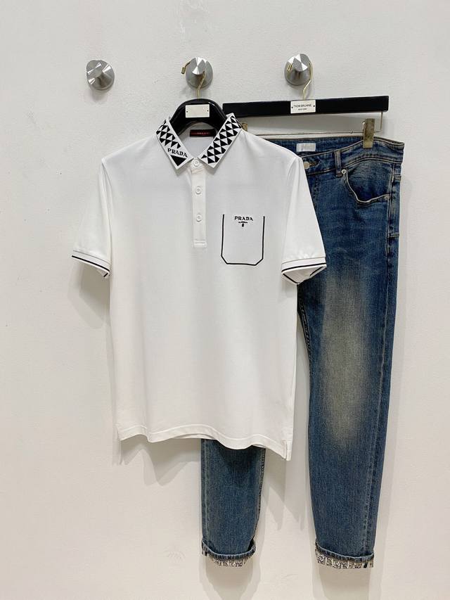 普拉达25Ss新款春夏短袖翻领T恤Polo，最高版本客供定制高端朱地面料简单时尚款，拼色螺纹超级好看！经典Logo简单大方的款式！满满的高级感，四季可穿。简欧风