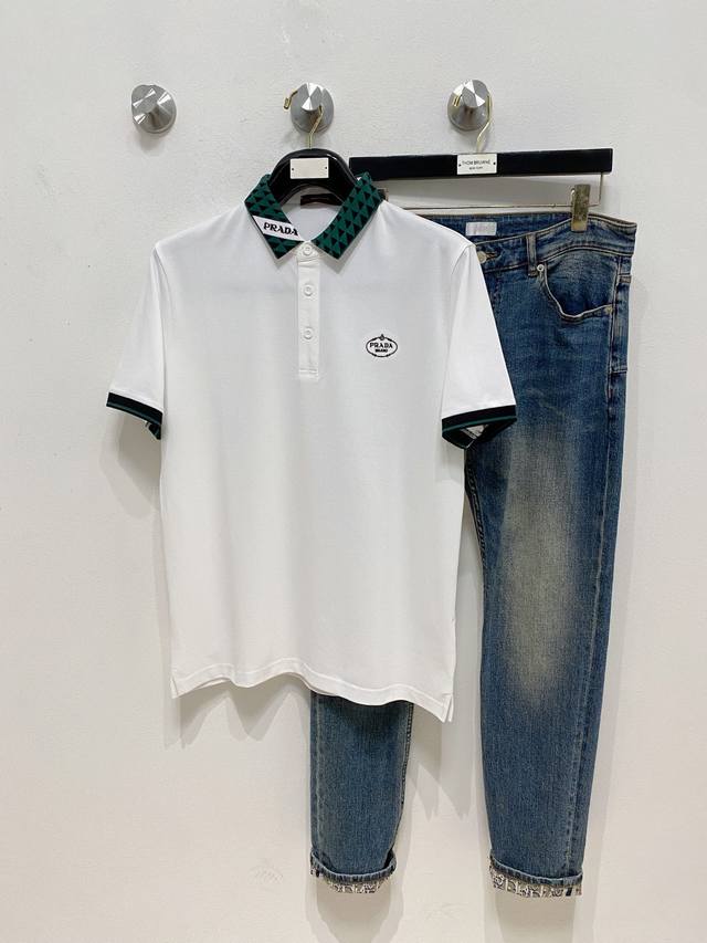 普拉达25Ss新款春夏短袖翻领T恤Polo，最高版本客供定制高端朱地面料简单时尚款，拼色螺纹超级好看！经典Logo简单大方的款式！满满的高级感，四季可穿。简欧风