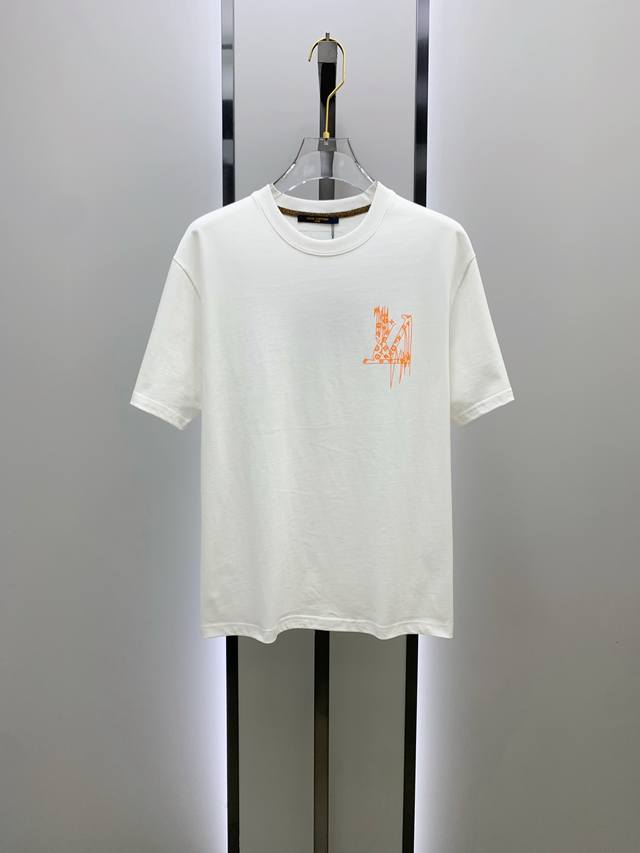 Lv2025夏季新款短袖T恤，个性艺术系列全网独家首发 百搭款细节处理完美纯棉面料十分精致 原版面料 网红明星同款高版本 高品质手感非常舒服 时尚又个性 超级百