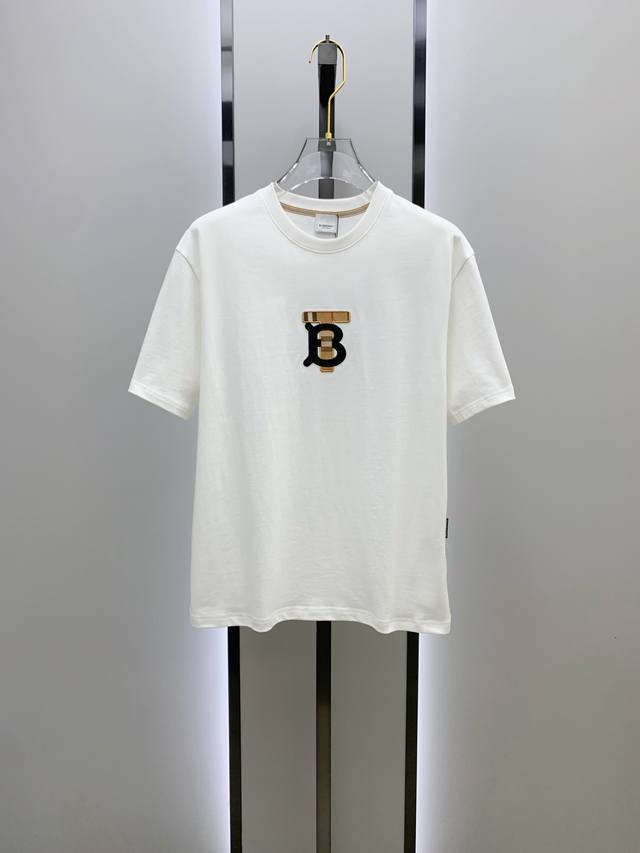 巴宝莉2025夏季新款短袖T恤，个性艺术系列全网独家首发 百搭款细节处理完美纯棉面料十分精致 原版面料 网红明星同款高版本 高品质手感非常舒服 时尚又个性 超级
