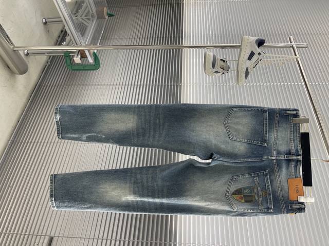 Fend 25Ss夏季新款牛仔裤，高端品质，面料超级柔软舒适 小直筒版型，上身修长，万能搭配款 码数：30，31，32，33，34，36，38Fmz