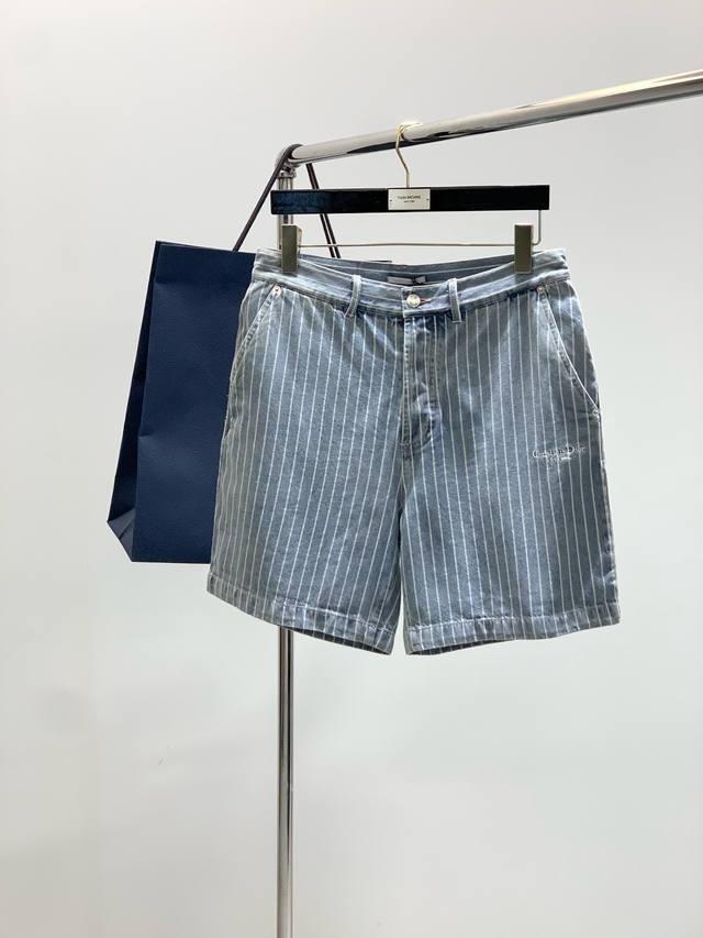 衣服 ，短裤 ，Dior 迪奥， 2025夏季新品，专柜同步有售，简约时尚休闲套装，原版进口面料，舒适透气，顶级刺绣工艺字母图案Logo，原版五金辅料装饰，档次