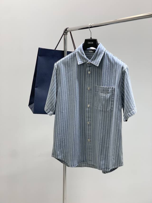 衣服 ，短裤 ，Dior 迪奥， 2025夏季新品，专柜同步有售，简约时尚休闲套装，原版进口面料，舒适透气，顶级刺绣工艺字母图案Logo，原版五金辅料装饰，档次