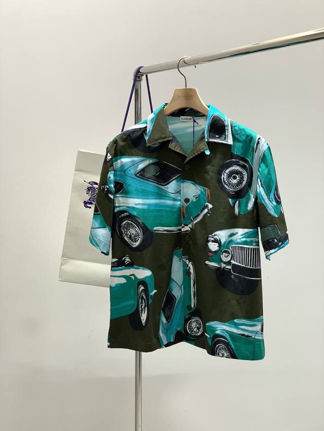 衣服 ，短裤 ，Burberry 巴宝莉，2025夏季最新品，专柜同步有售，原单狠货，时尚休闲短袖套装，进口原版面料，上身舒适透气，顶级印花工艺字母图案装饰Lo