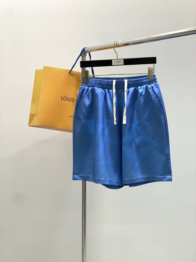 衣服 ，短裤，Louisvuitton 路易威登，2025夏季最新款，专柜同步有售，原单狠货，时尚休闲短袖套装，上身很有特点！吸睛而有亮点，进口原版面料，顶级印