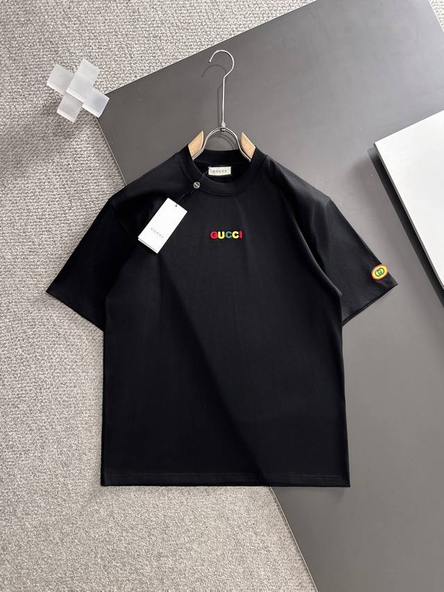 M-3Xl 阔版 Gucc 25Ss春夏新款首发专柜最新款短袖圆领T恤 高端订制 设计前卫时尚！品牌Logo重工艺设计 高端定制面料.手感柔软.穿着舒适.专柜级