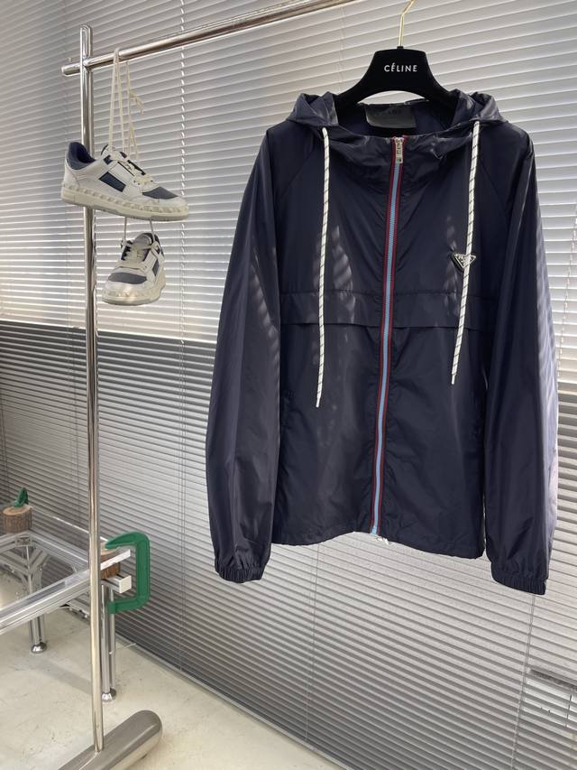Prad 2025Ss春夏新品 科技面料户外必备防紫外线高强弹力外套。 每年都会出一款这种面的防晒衣老顾客都知道这种面料好穿 Chaoji舒服面料成份: 76锦