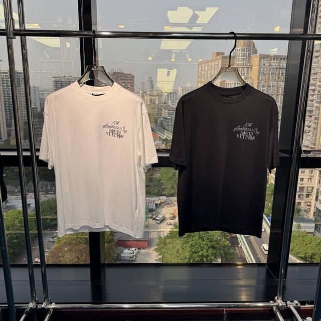 春夏新品发布，路易最新微阔版T恤出货，面料全部订制顶级新疆云朵棉，超舒适，胸前进口奥钻，绝对爆款48-56码 25-1260