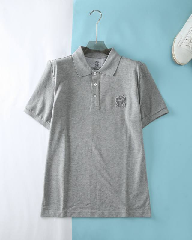 新品 Brunello C, 2025 25Ss春夏新款珠地针织棉布翻领短Tee，男士胸前经典图腾刺绣标识商务休闲短袖Polo衫！选用客供定制珠地针织棉布，以其