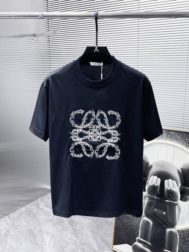 罗意威 Loewe 2025Ss新款 半袖 体恤 短袖 圆领T恤，高端版本！专柜定制面料 透气舒适度高，细节无可挑剔，品牌元素设计理念，体现高品质。手感细腻柔软