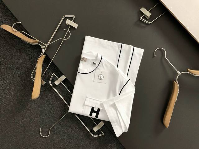 Hms*合身版型M-Xxxl 25春夏顶级黑白线条款口袋H贴皮经典短袖，精致工艺专柜面料，顶级元素融合打造，经典短袖3标齐全，潮男时尚，无论是上身舒适度还是都是