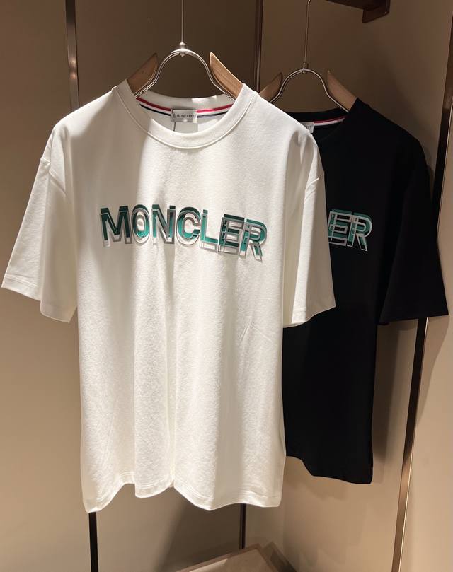 Moncler蒙家 2025春夏最新男女同款贸易订单短袖T恤，全品相！！网红款！采用Logo图案压胶设计！上身舒适透气，不僵硬，整体有着丰富的立体感，品质出口订