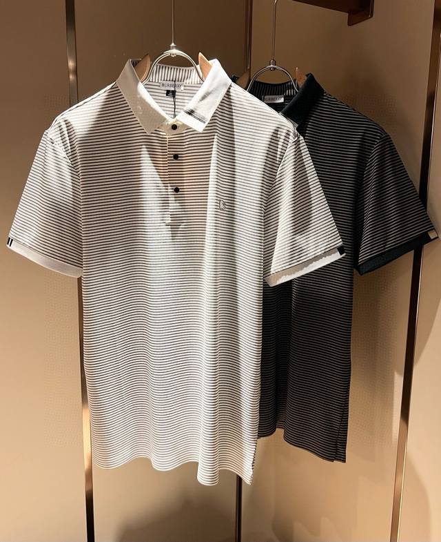 Thombrow*E汤姆*朗 ~2025春夏新品！官网同步有售，休闲经典翻领短袖Polo衫，独特设计魅力，非常高端，简约不简单，成衣新典范！面料精选独特弹力氨纶