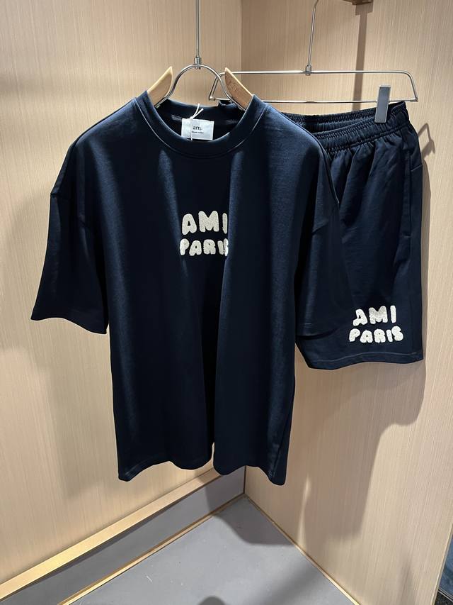 Ami 2025春夏新款男女同款休闲套装，最新款全网独家首上！！~既经典有时尚百搭，谁不爱啊，将经典再次展现，非常的耐看，自带低奢光环与辨识度！传统的品牌理念和