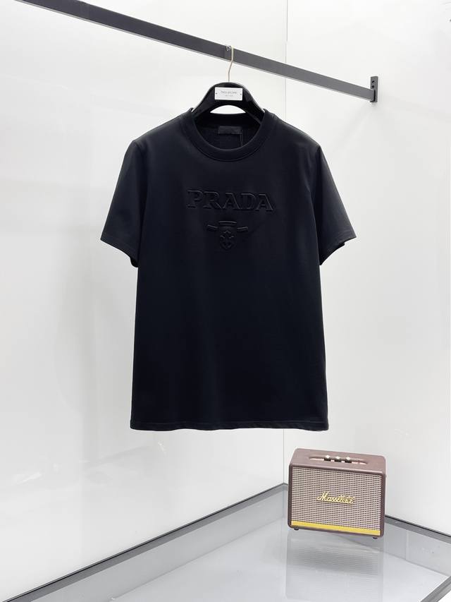 帕拉达 夏季新品，凹凸工艺 高标准定制，上身非常有型，客供辅料，客供进口高档面料质感非常细腻，细节工艺精湛考究，塑造性极高的一款单品，任何时装都可以搭配，版型超