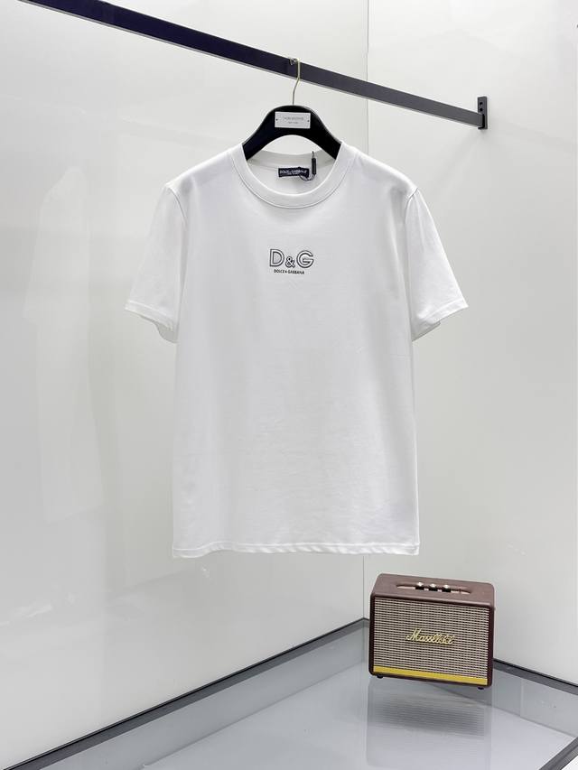 杜德班纳 夏季新品，高组波凹凸工艺 高标准定制，上身非常有型，客供辅料，客供进口高档面料质感非常细腻，细节工艺精湛考究，塑造性极高的一款单品，任何时装都可以搭配